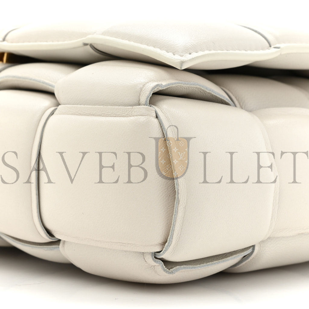 bo*te*ga Ve*ne*ta lambskin maxi intreccio padded chain cassette crossbody bag white (25*17*8cm)